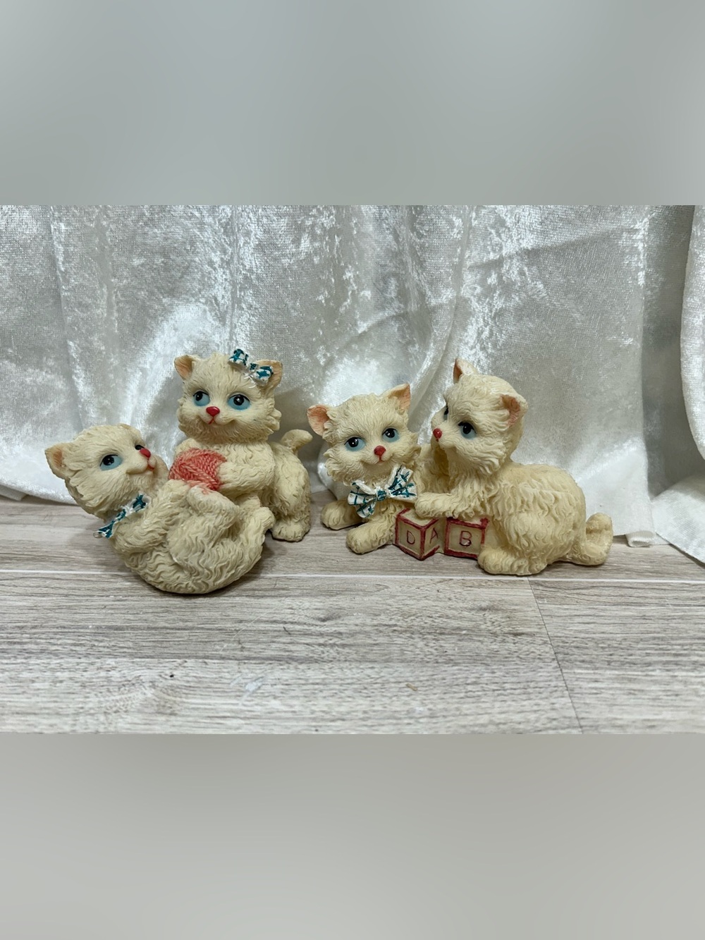 Cream Kitten Cat Figurines Lot of 4 Blue Eyes Bows Yarn Blocks